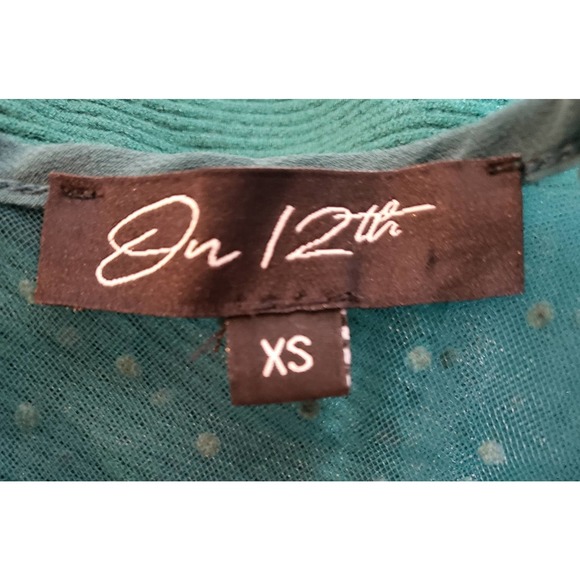 On 12th size X small green crop top - Picture 3 of 4